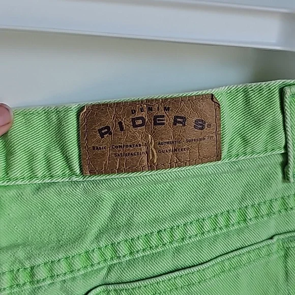 Riders Neon Green Jean Shorts in Women's Size 29 Waist EUC - Picture 6 of 11